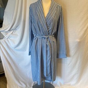 North Style robe, NWOT